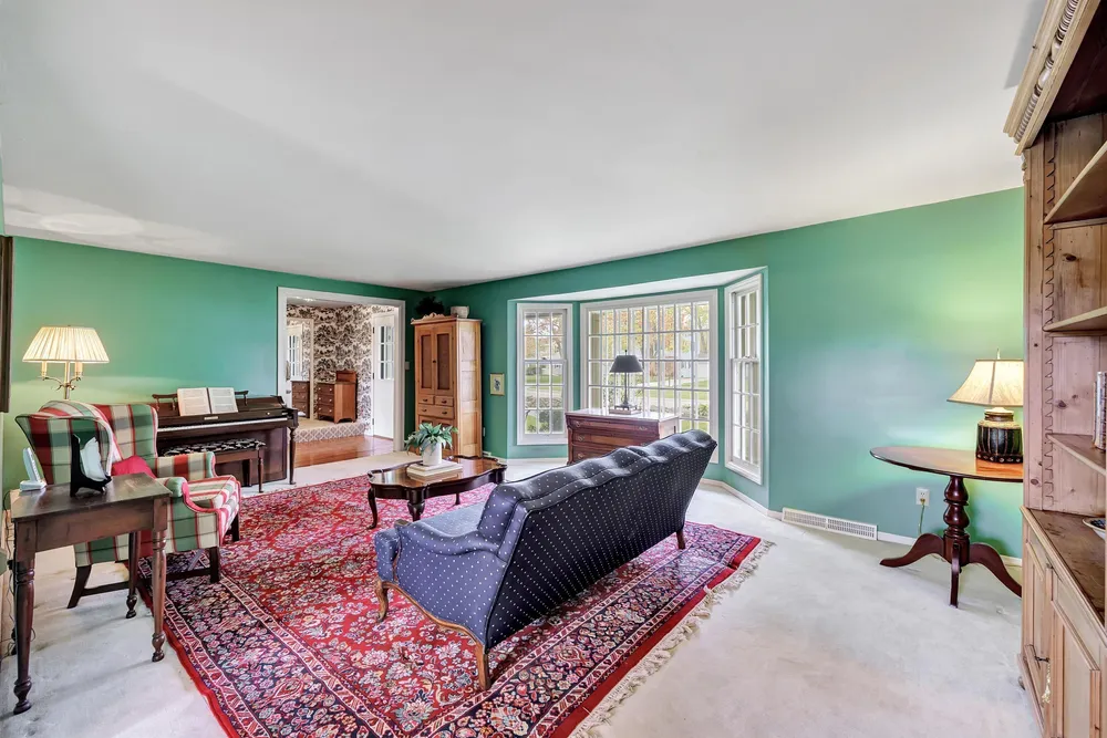 341 Roselawn Blvd, Green Bay, WI 54301