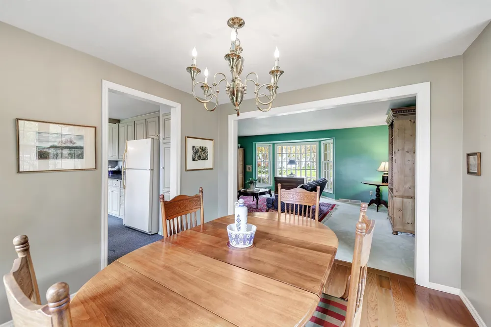 341 Roselawn Blvd, Green Bay, WI 54301