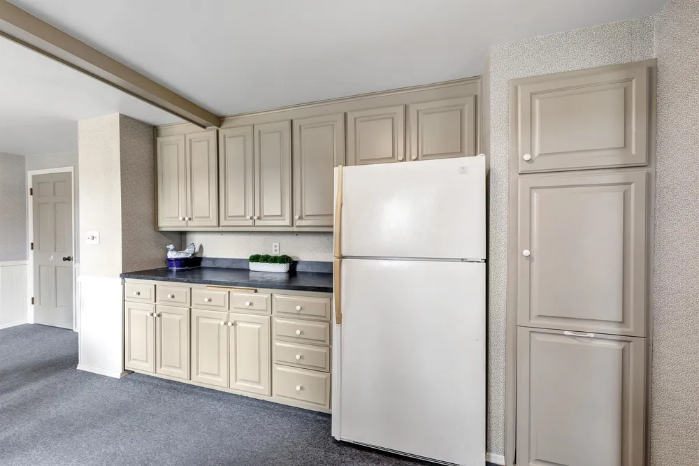 341 Roselawn Blvd, Green Bay, WI 54301