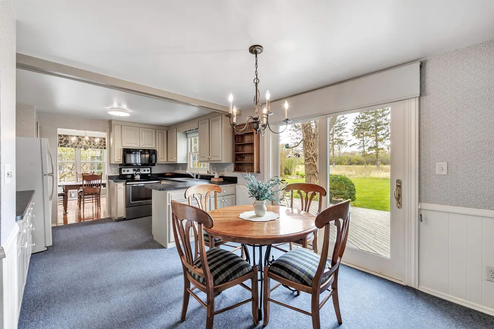 341 Roselawn Blvd, Green Bay, WI 54301