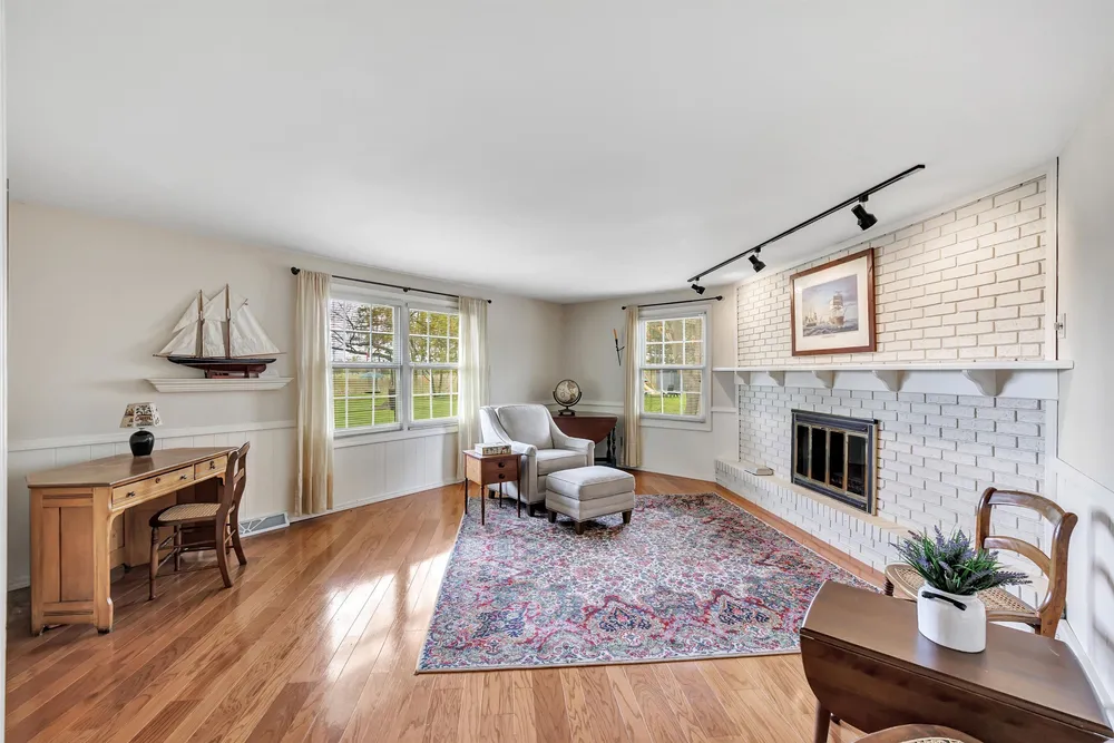 341 Roselawn Blvd, Green Bay, WI 54301
