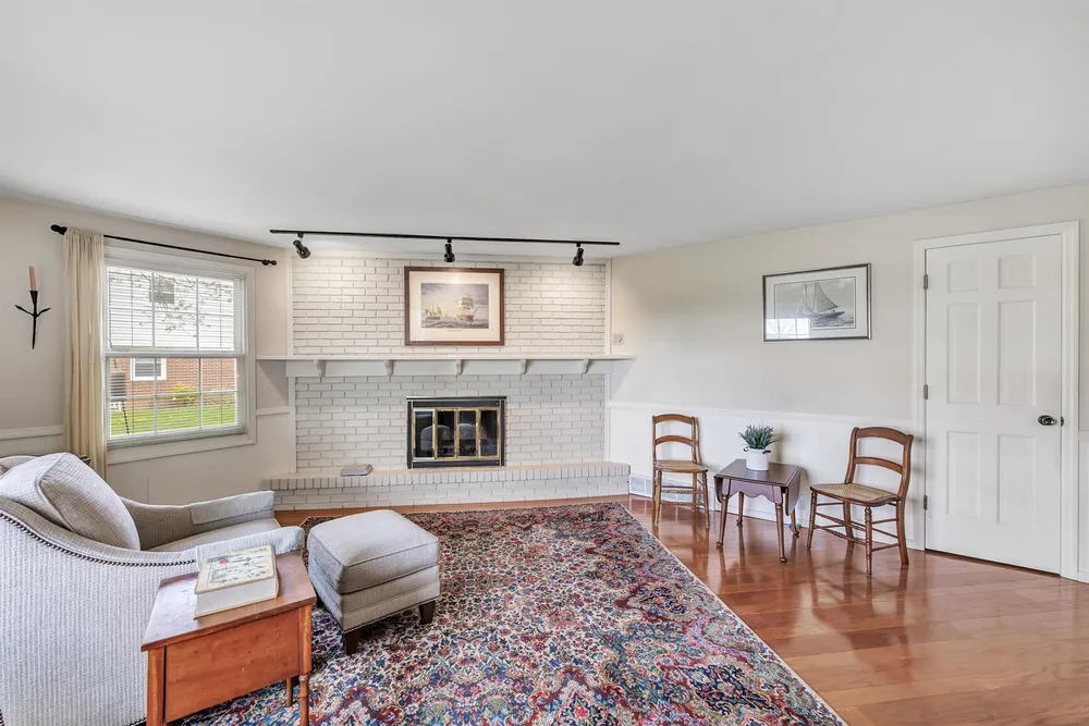 341 Roselawn Blvd, Green Bay, WI 54301