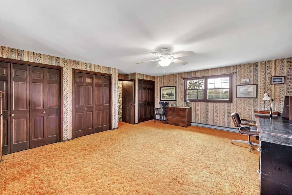 341 Roselawn Blvd, Green Bay, WI 54301