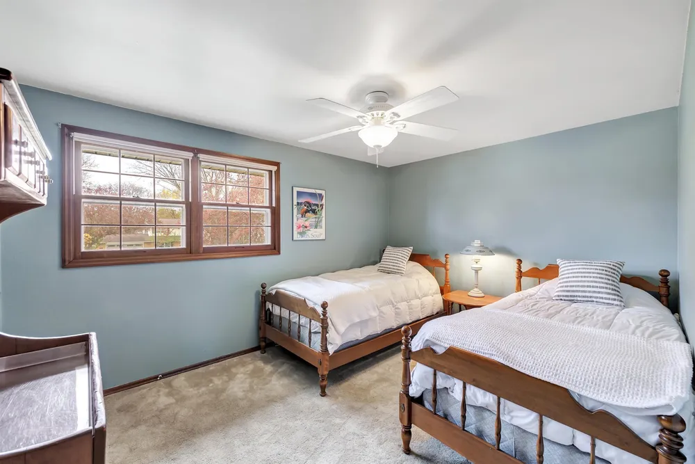 341 Roselawn Blvd, Green Bay, WI 54301