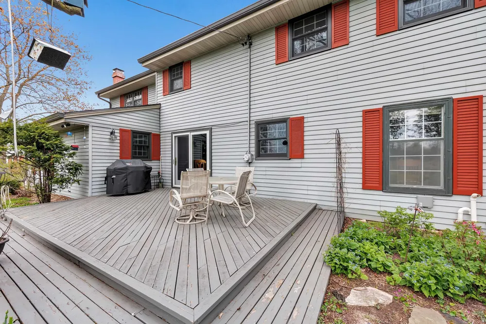 341 Roselawn Blvd, Green Bay, WI 54301