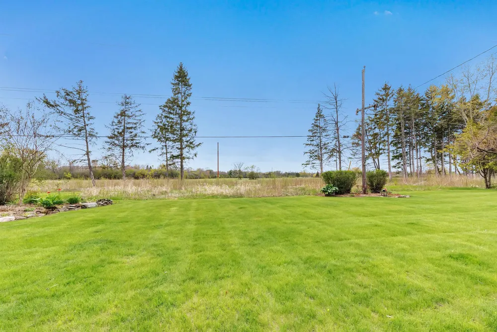 341 Roselawn Blvd, Green Bay, WI 54301