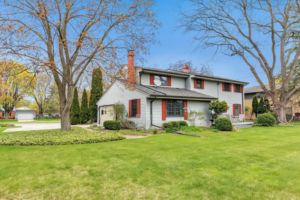 341 Roselawn Blvd, Green Bay, WI 54301