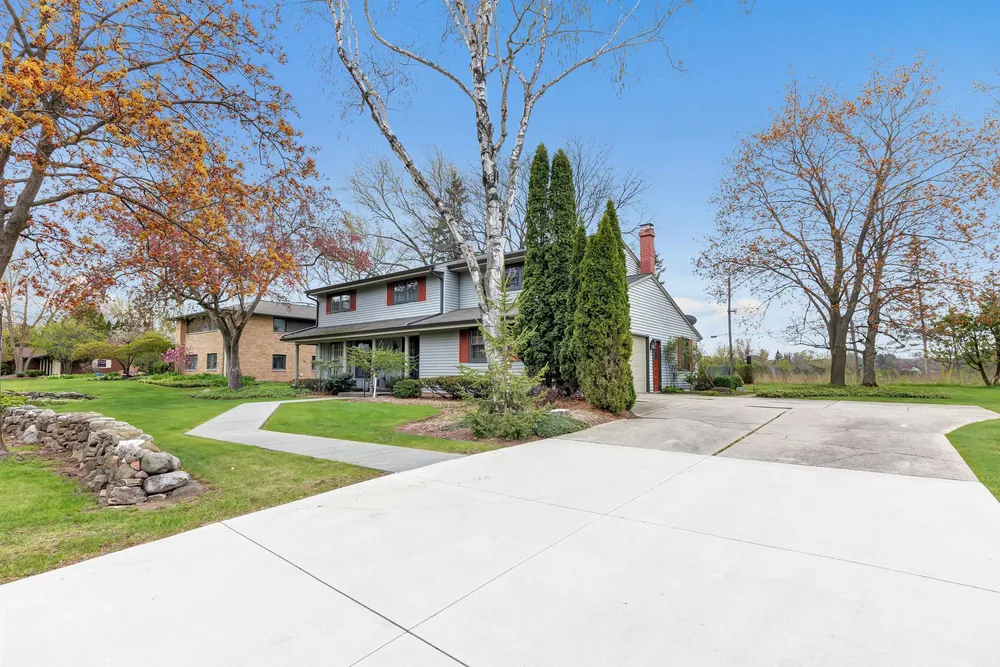 341 Roselawn Blvd, Green Bay, WI 54301