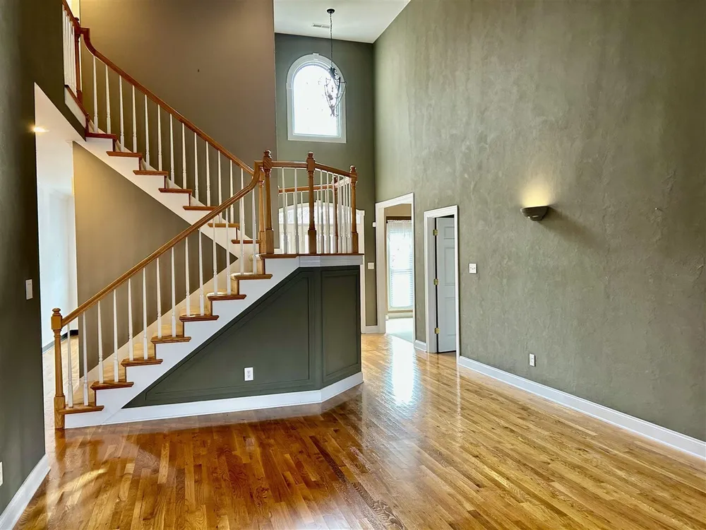 1258 Ironwood Dr, Bowling Green, KY 42103