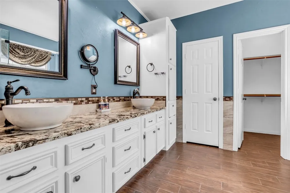 5010 Tarnbrook Dr, Houston, TX 77084