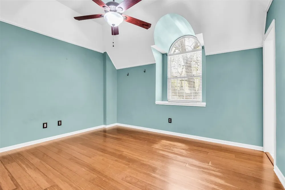 5010 Tarnbrook Dr, Houston, TX 77084