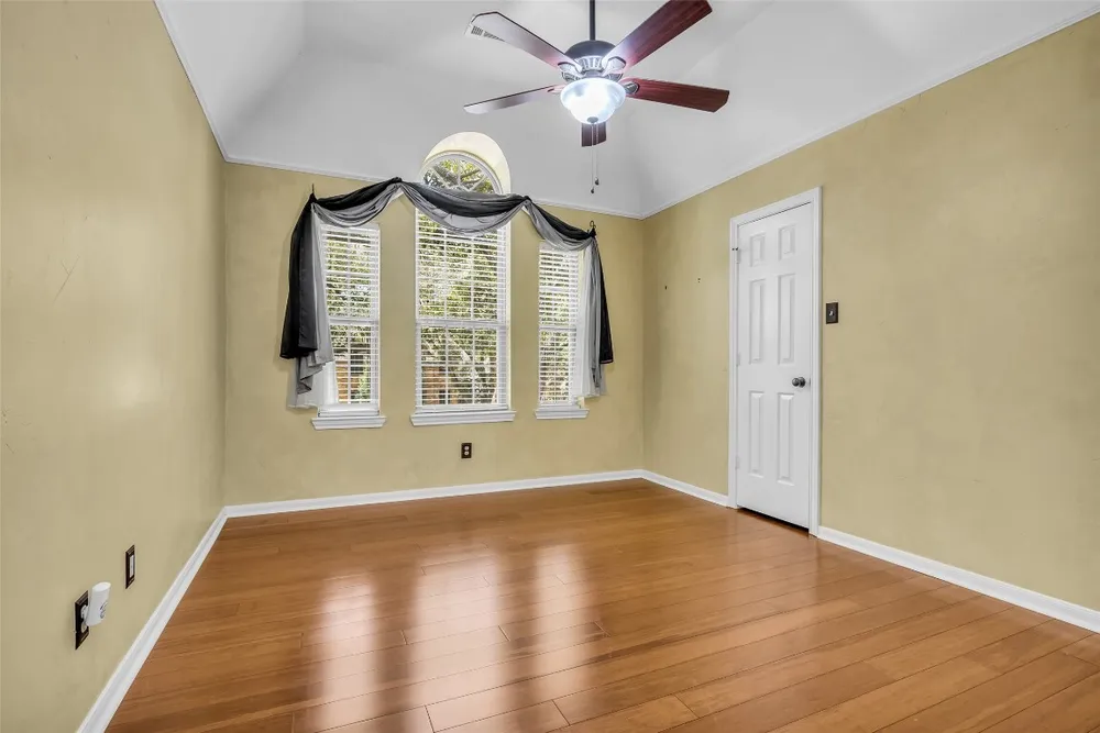 5010 Tarnbrook Dr, Houston, TX 77084