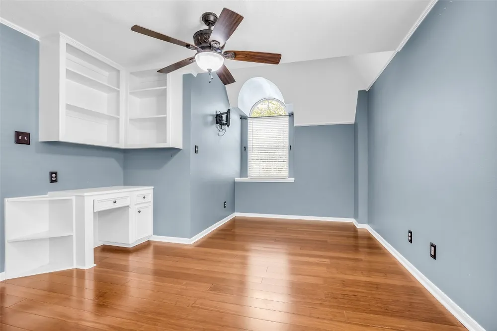 5010 Tarnbrook Dr, Houston, TX 77084
