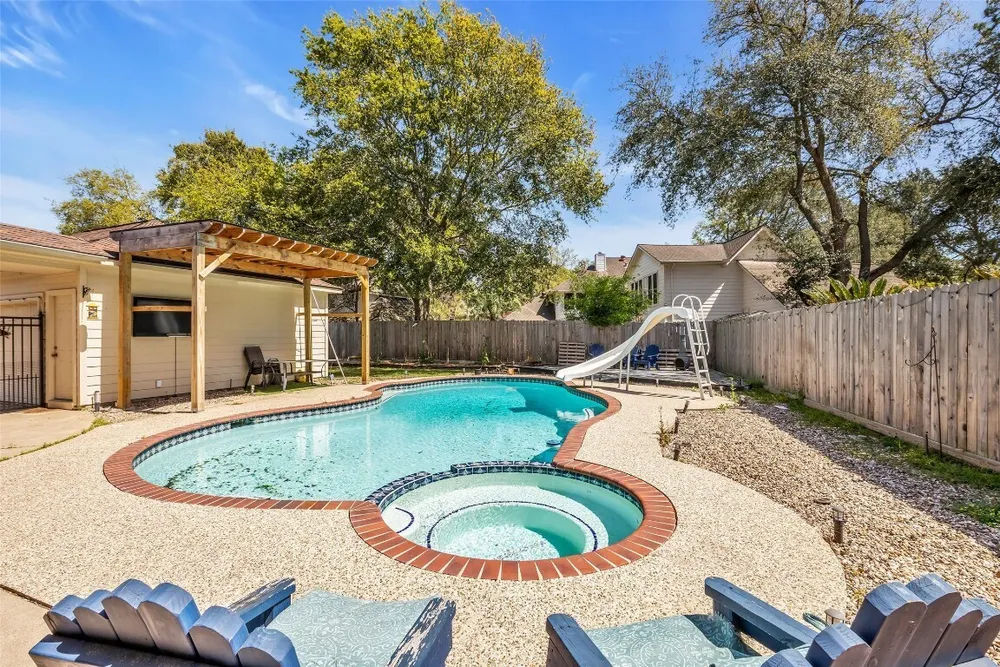 5010 Tarnbrook Dr, Houston, TX 77084