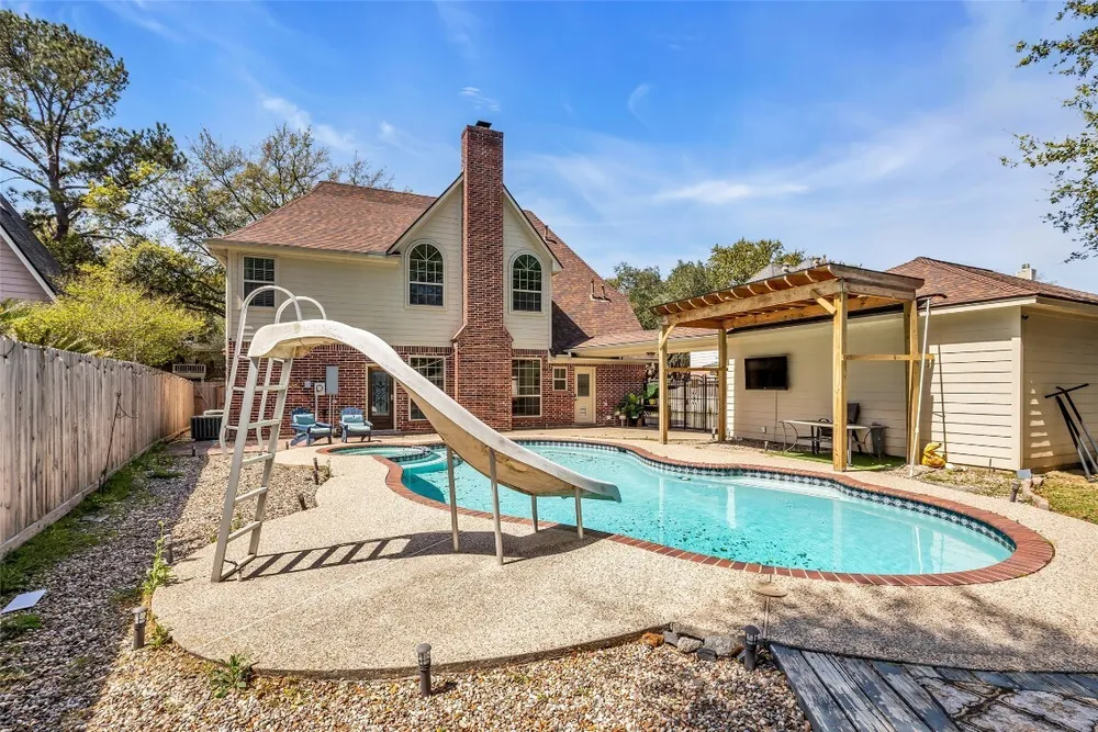 5010 Tarnbrook Dr, Houston, TX 77084