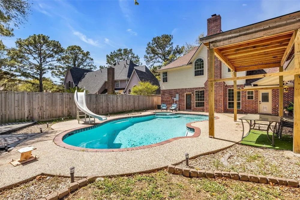 5010 Tarnbrook Dr, Houston, TX 77084
