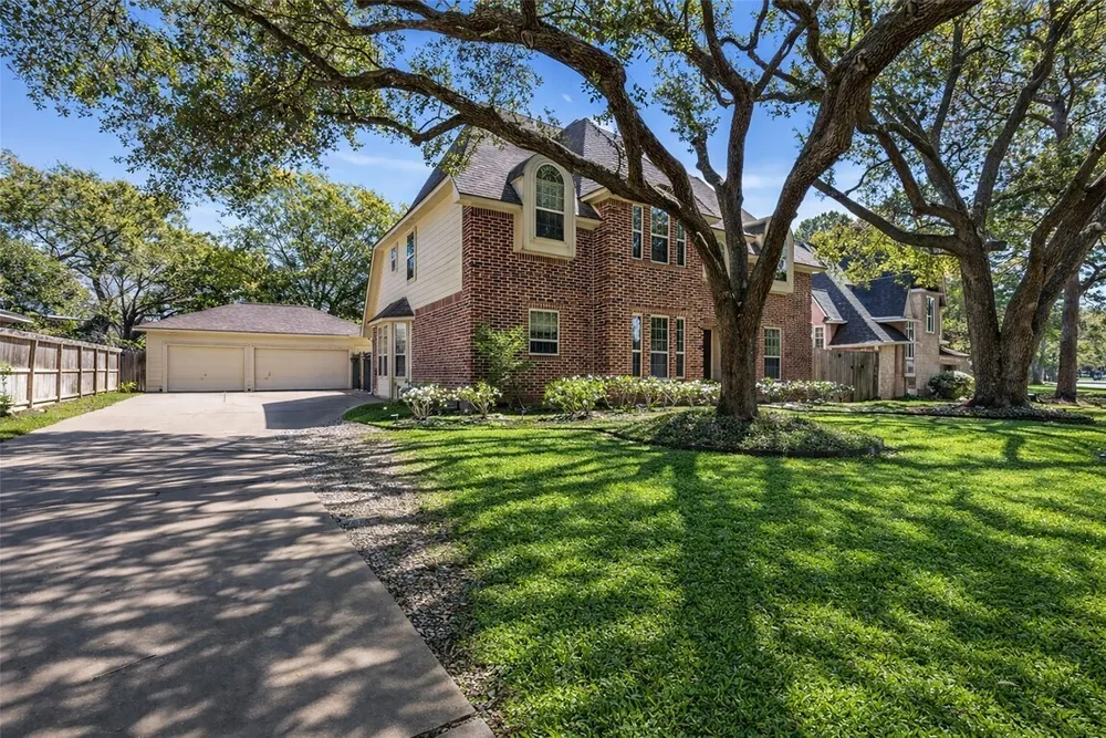 5010 Tarnbrook Dr, Houston, TX 77084