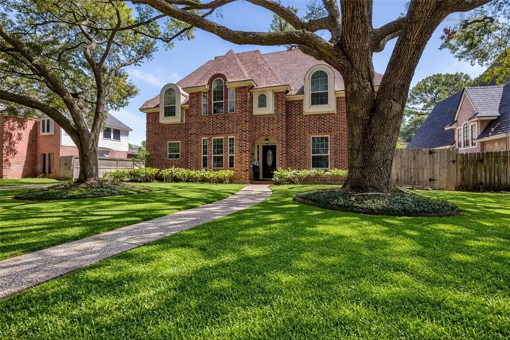 5010 Tarnbrook Dr, Houston, TX 77084