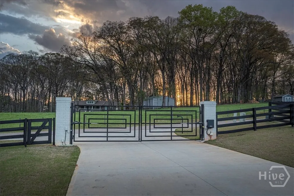 1017 Fleeman Rd, Hoschton, GA 30548