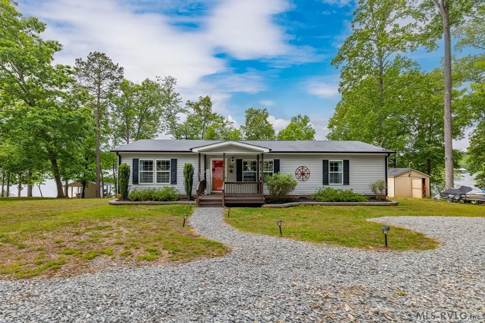 154 Herman Rd, Bracey, VA 23919