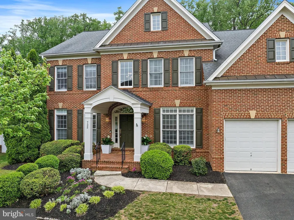 732 Pearson Point Pl, Annapolis, MD 21401