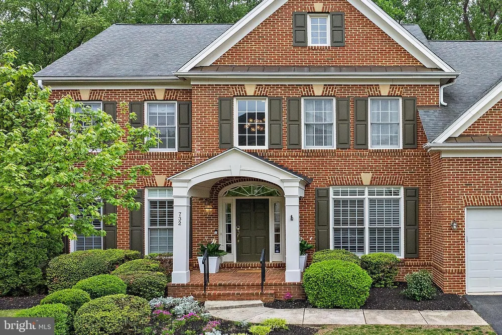732 Pearson Point Pl, Annapolis, MD 21401