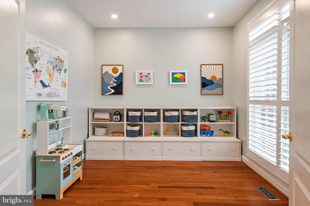 732 Pearson Point Pl, Annapolis, MD 21401