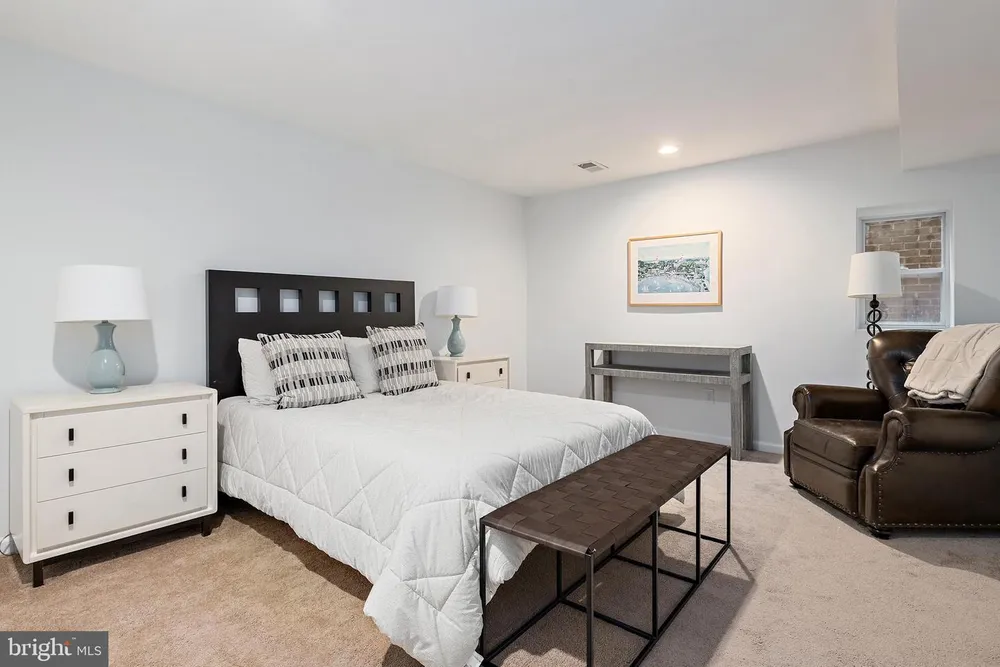732 Pearson Point Pl, Annapolis, MD 21401