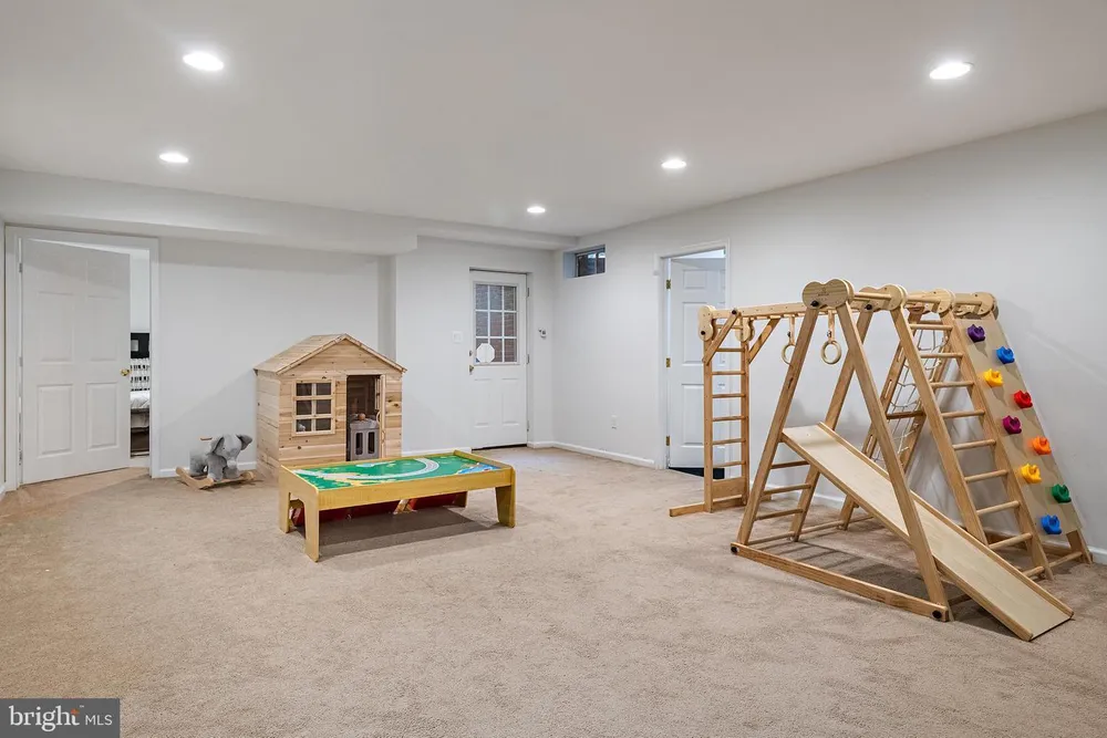 732 Pearson Point Pl, Annapolis, MD 21401