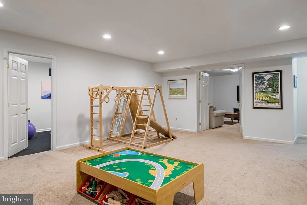 732 Pearson Point Pl, Annapolis, MD 21401