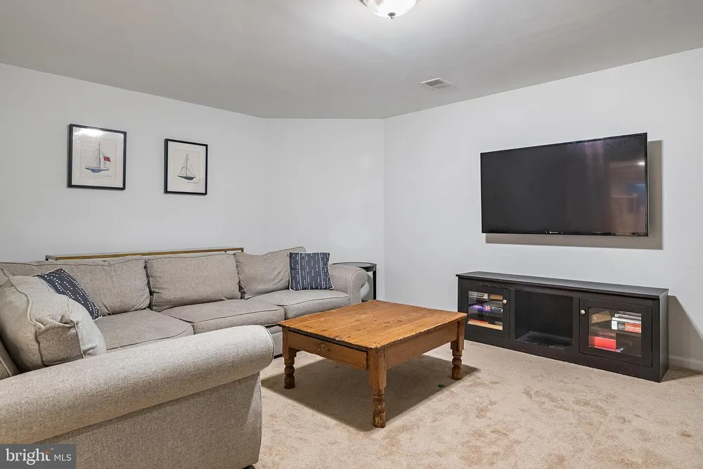 732 Pearson Point Pl, Annapolis, MD 21401