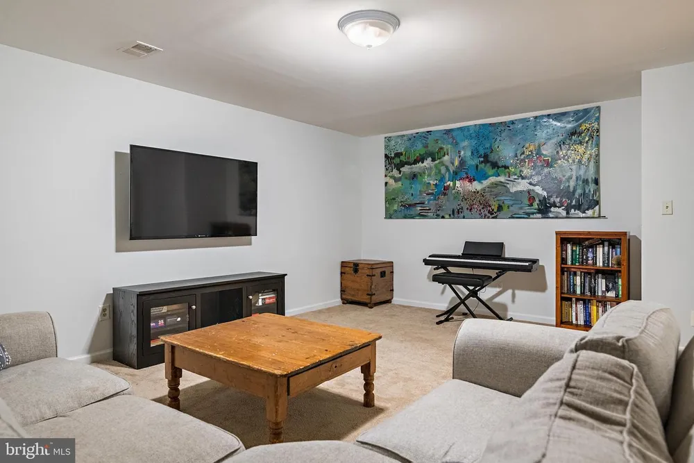 732 Pearson Point Pl, Annapolis, MD 21401