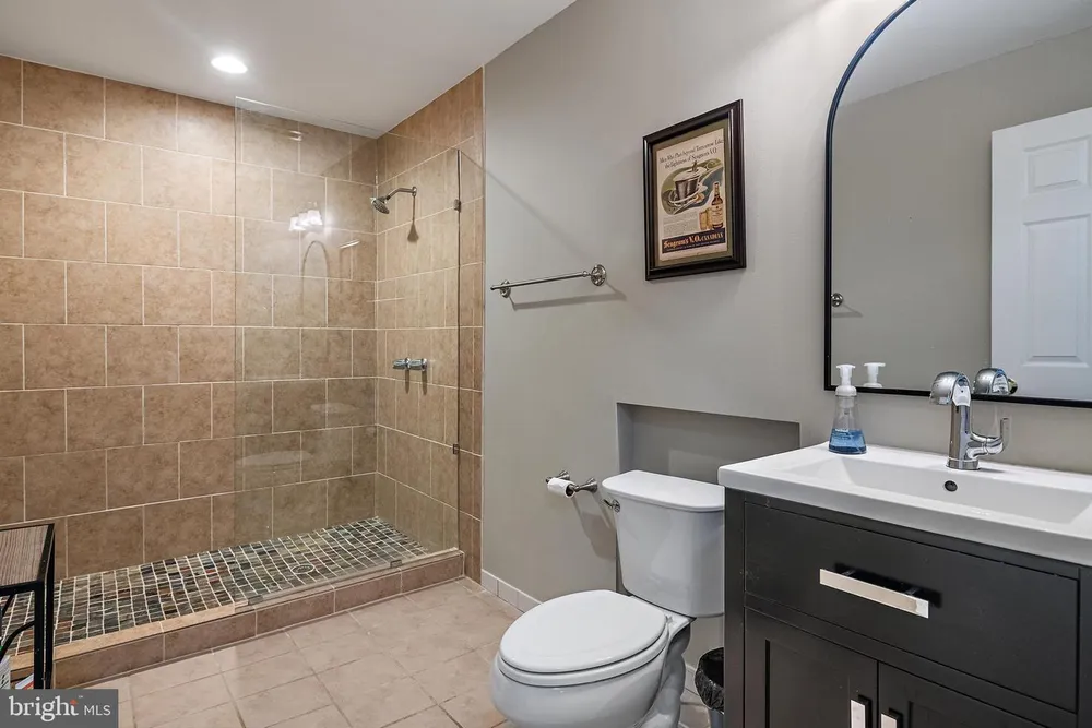 732 Pearson Point Pl, Annapolis, MD 21401