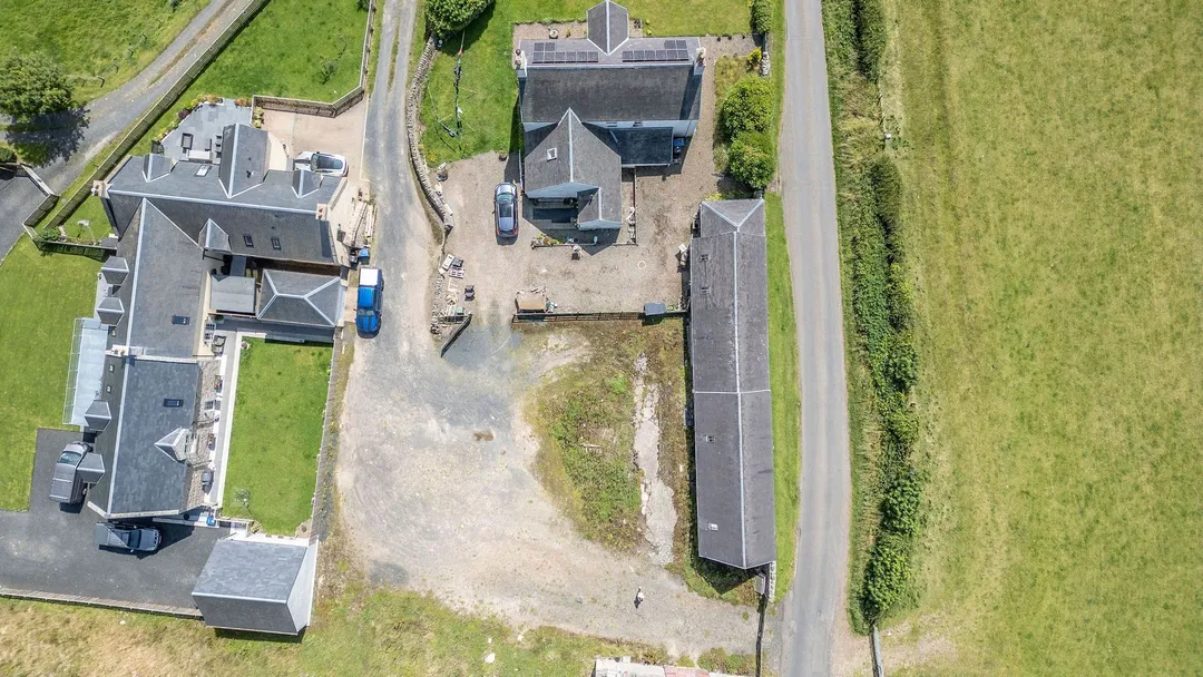 https://mr0.homeflow-assets.co.uk/files/photo/image/47203/6076/_x_/SharplawRoad-Drone15.jpg