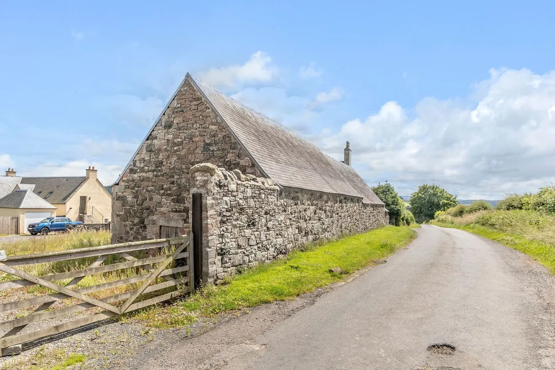 https://mr0.homeflow-assets.co.uk/files/photo/image/47203/6086/_x_/Sharplaw-Road26.jpg