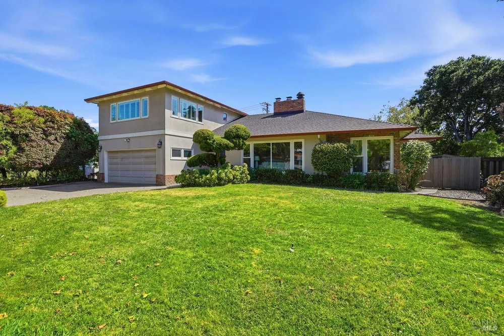 2 Via la Cumbre, Greenbrae, CA 94904