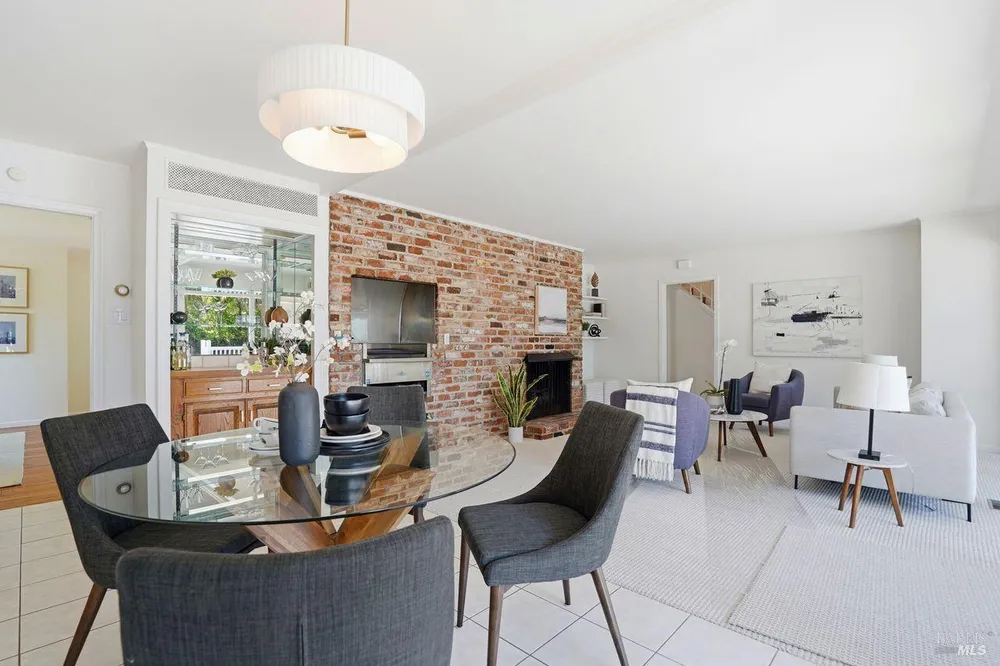 2 Via la Cumbre, Greenbrae, CA 94904