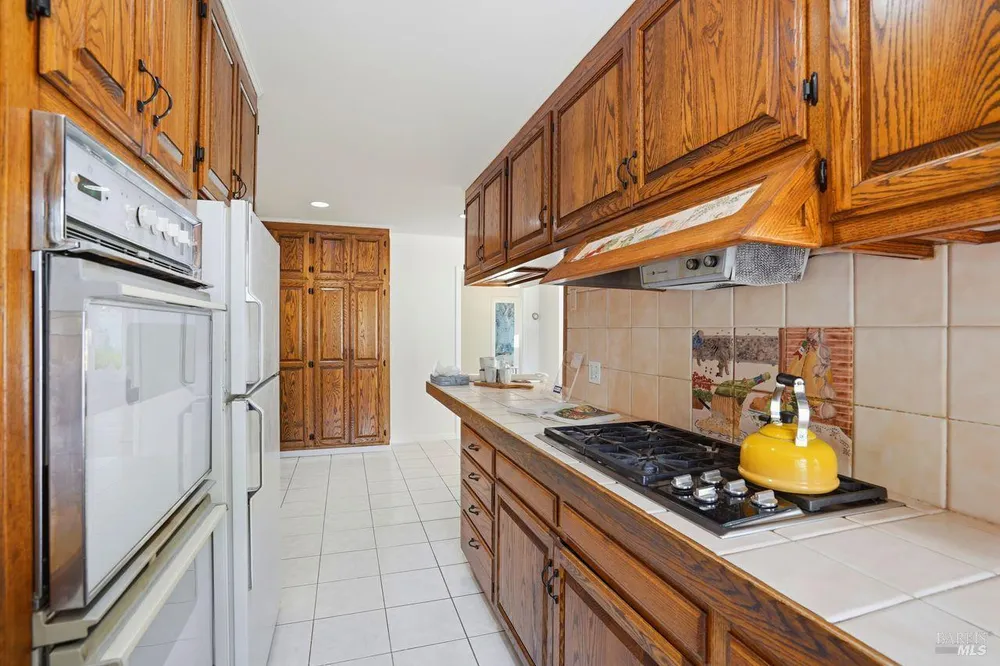 2 Via la Cumbre, Greenbrae, CA 94904