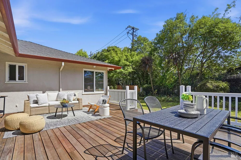 2 Via la Cumbre, Greenbrae, CA 94904