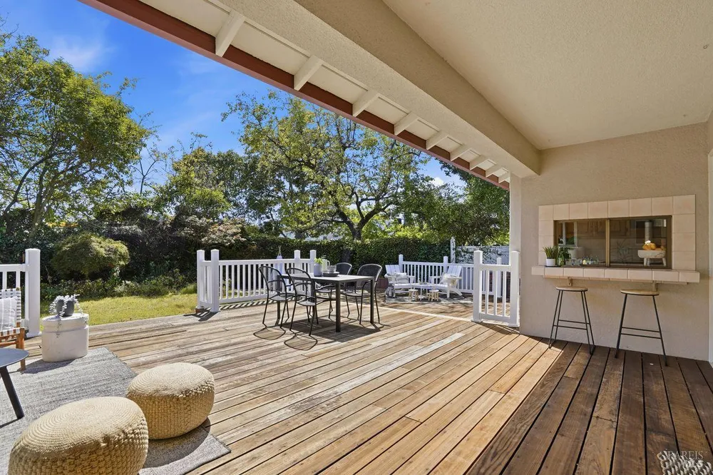 2 Via la Cumbre, Greenbrae, CA 94904
