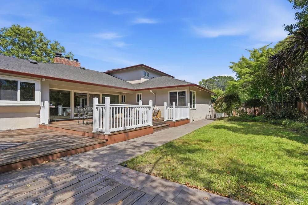 2 Via la Cumbre, Greenbrae, CA 94904