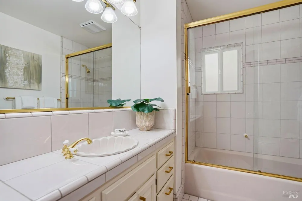 2 Via la Cumbre, Greenbrae, CA 94904