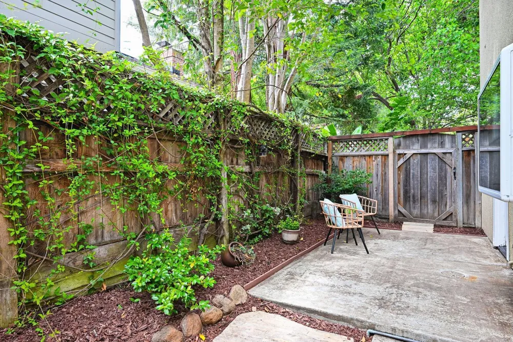 707 Valparaiso Ave, Menlo Park, CA 94025