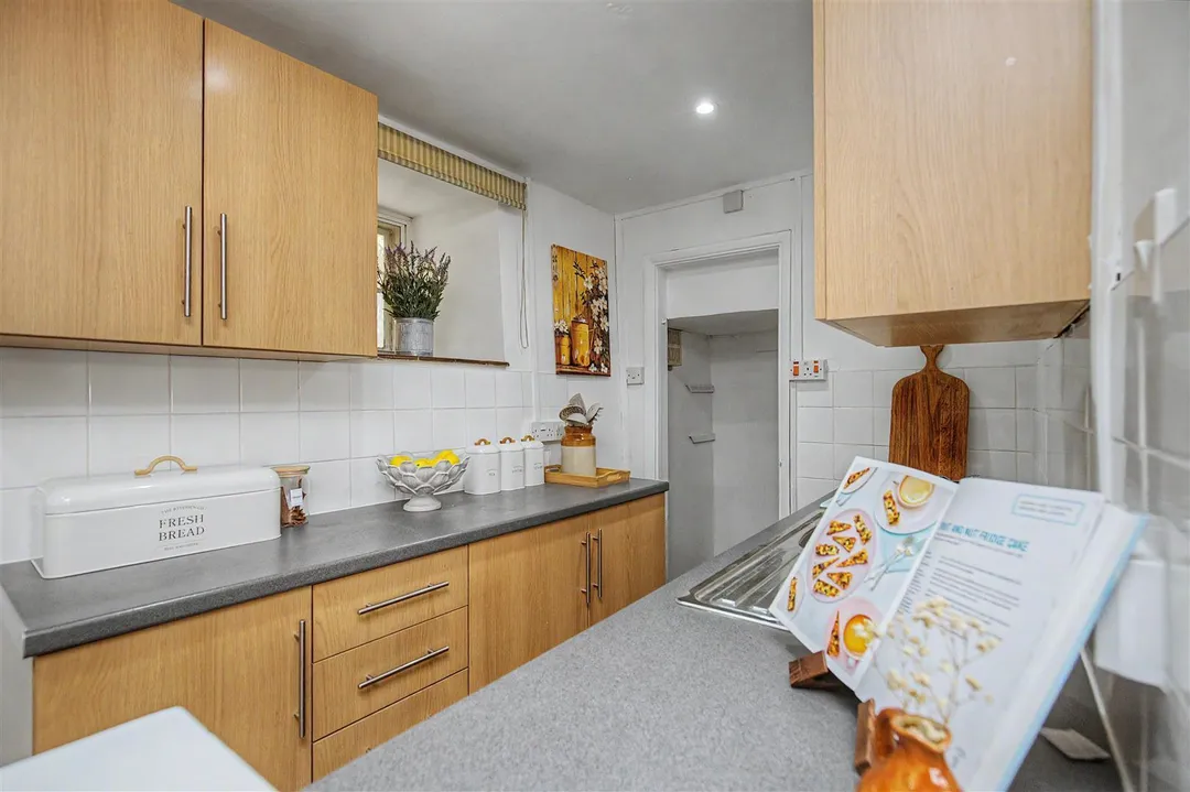 https://mr0.homeflow-assets.co.uk/files/photo/image/47207/1220/_x_/NBQjssBHzUmHrGfCifeUkg.jpg
