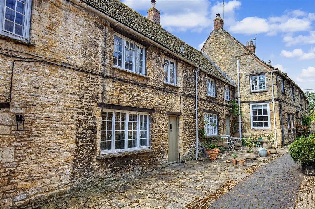 https://mr0.homeflow-assets.co.uk/files/photo/image/47207/1239/_x_/FptdlyFx3029SQ9UmCxQ5w.jpg