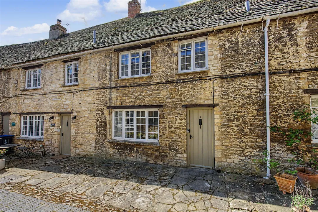 https://mr0.homeflow-assets.co.uk/files/photo/image/47207/1240/_x_/iuM-jVM9U02FtADfEtn2eQ.jpg