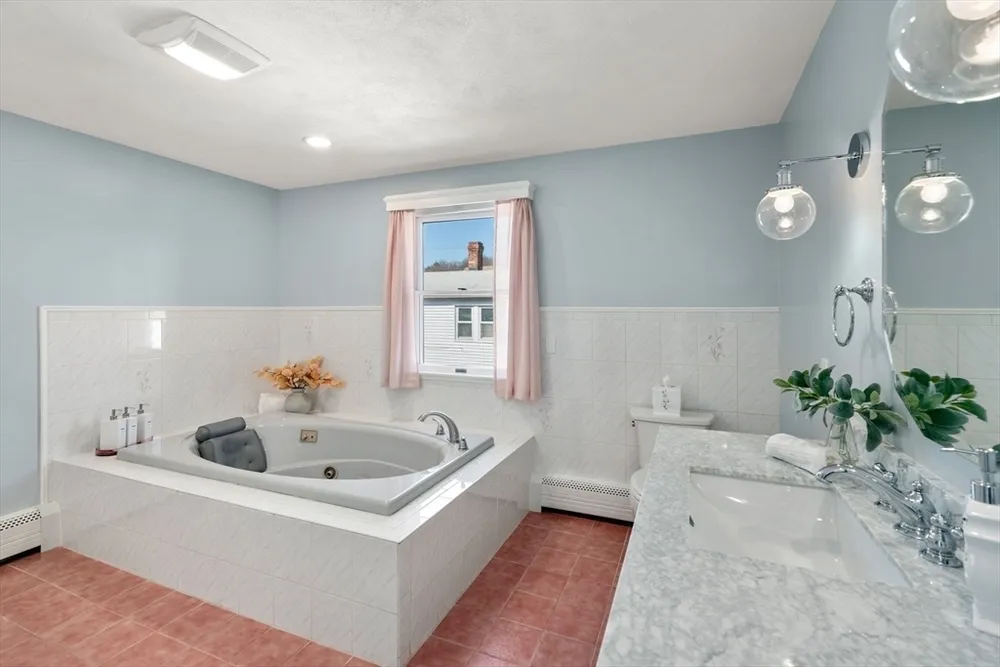 67 Lynnfield St, Lynn, MA 01904