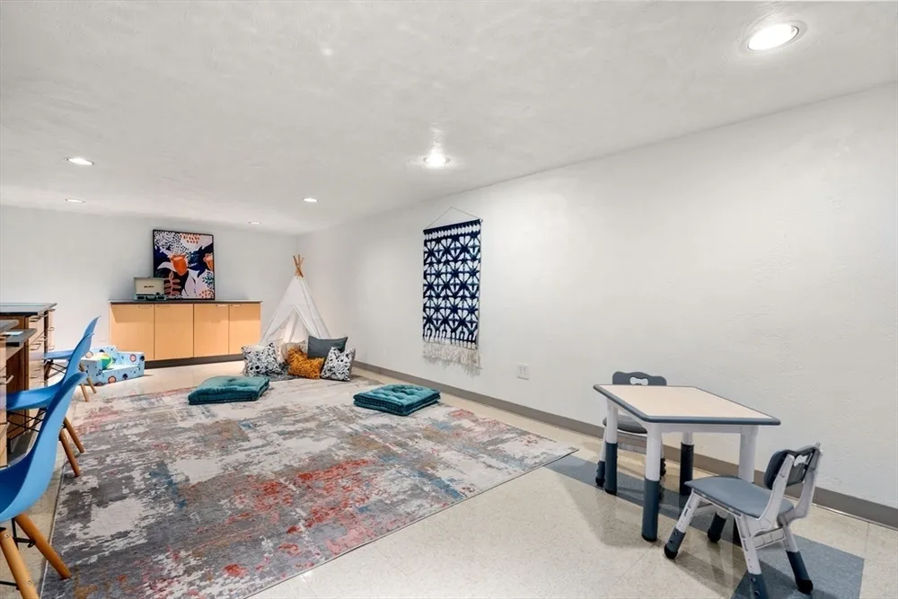 67 Lynnfield St, Lynn, MA 01904