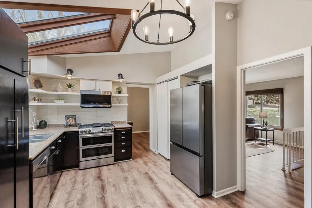 9515 Risewood Circle, Eden Prairie, MN 55347