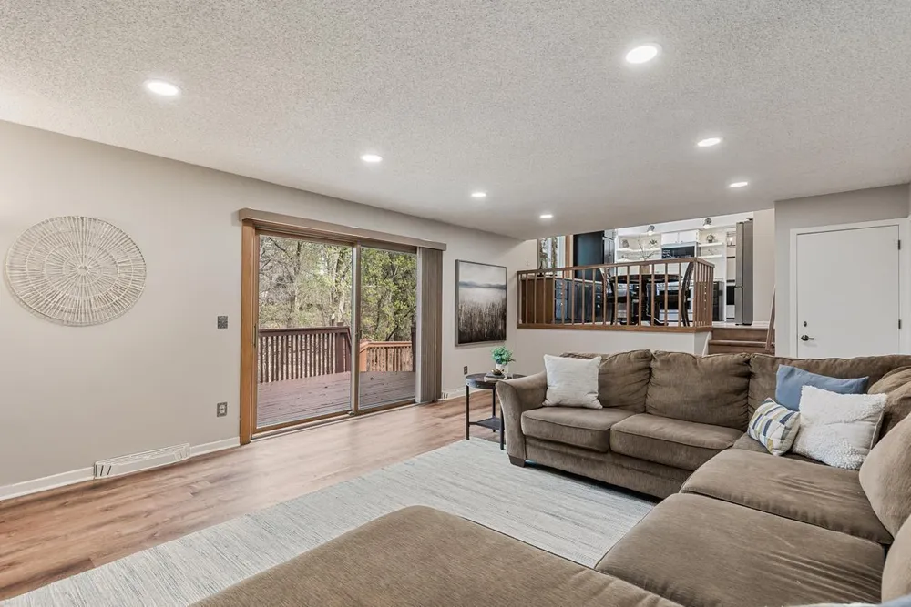 9515 Risewood Circle, Eden Prairie, MN 55347